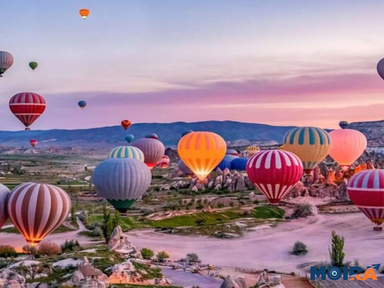 Hot-Air-Balloons-at-Sunrise-Cappadocia-Turkey