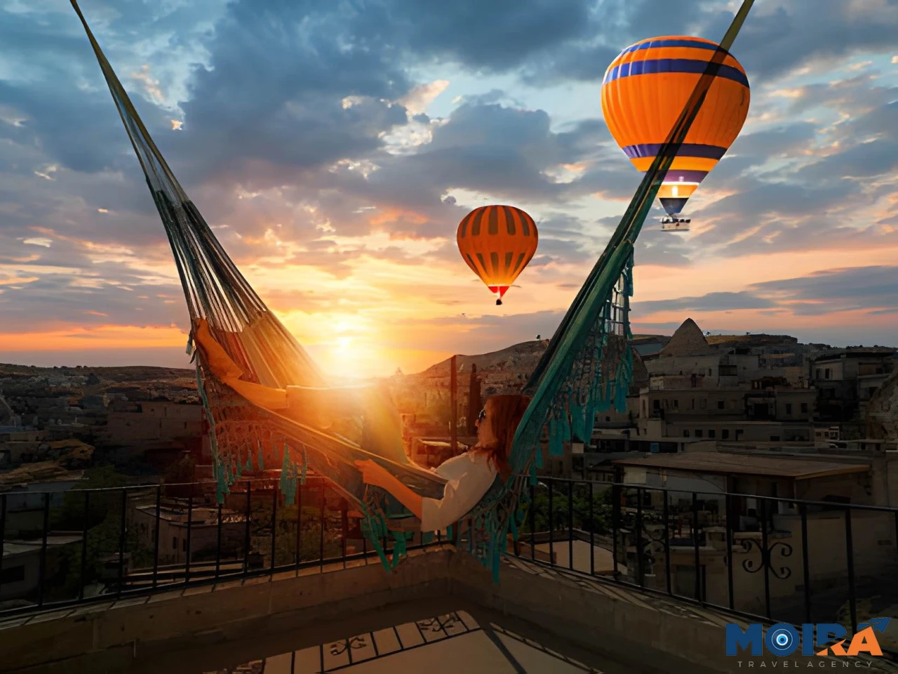 hot-air-balloon-photo-cappadocia-sunrise-cliff-view-turkey