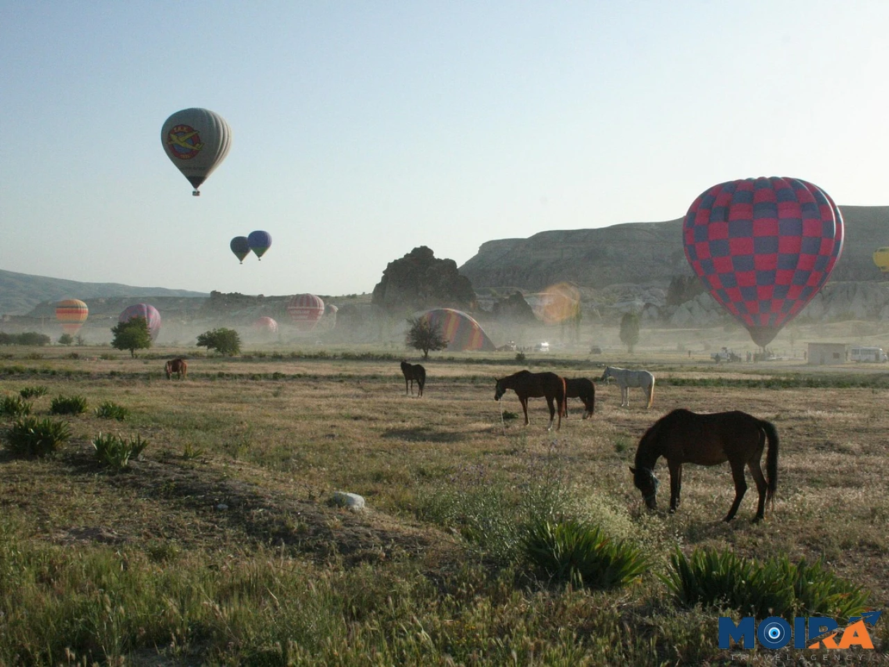 Hot-Air-Balloons-at-Sunrise-Cappadocia-Turkey