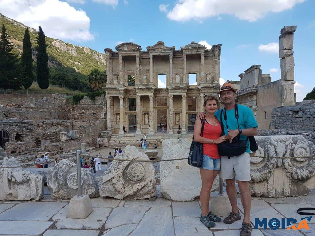 ephesus-ancient-city-roman-period-ruins-historic-columns-and-ancient-architecture-selcuk-izmir