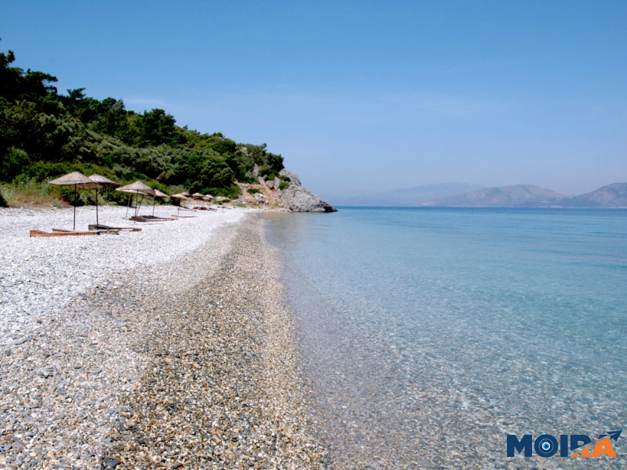 pebbled-beach-with-straw-umbrellas-turkey