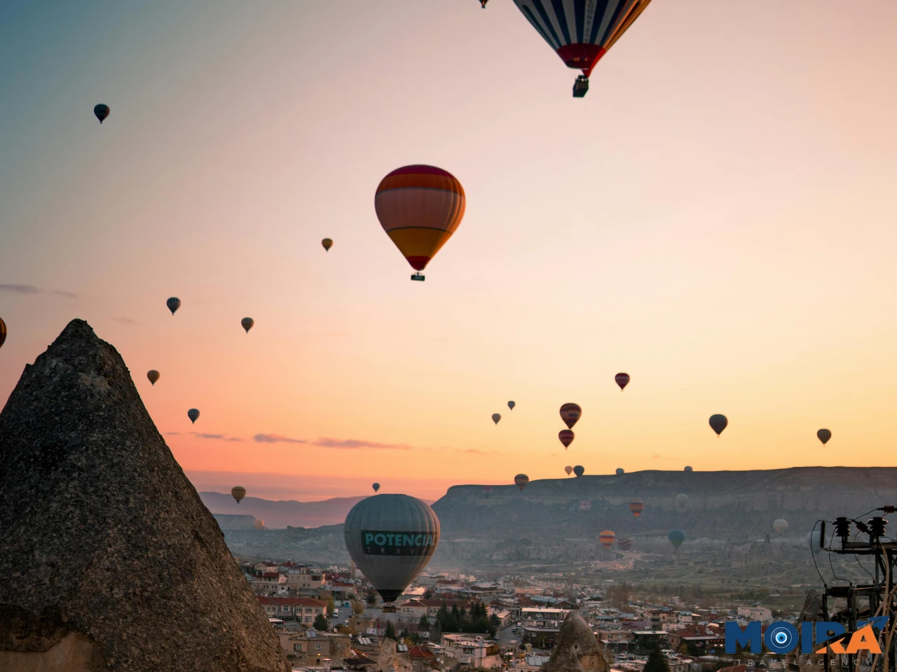 Hot-Air-Balloons-at-Sunrise-Cappadocia-Turkey