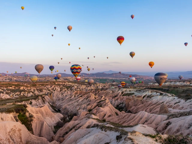 Hot-Air-Balloons-over-Fairy-Chimneys-Cappadocia-Turkey