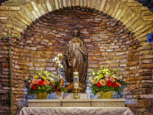 Virgin-Mary-Altar-at-House-of-Mary-Ephesus-Turkey