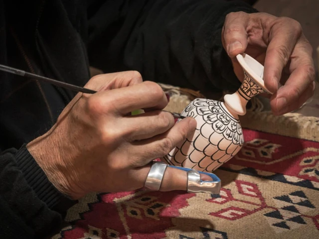 hand-painted-turkish-ceramic-vase-artisan-craft-cultural-heritage-turkey