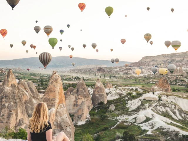 Hot-Air-Balloons-over-Fairy-Chimneys-Cappadocia-Turkey