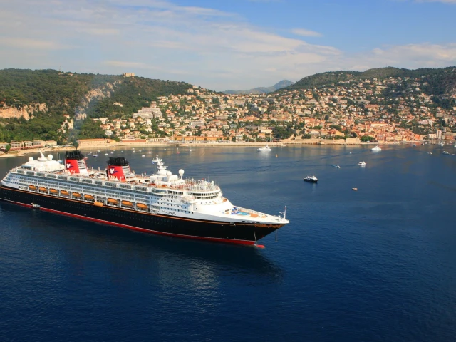 Kusadasi-Cruise-Port-Dove-Statue-Turkey